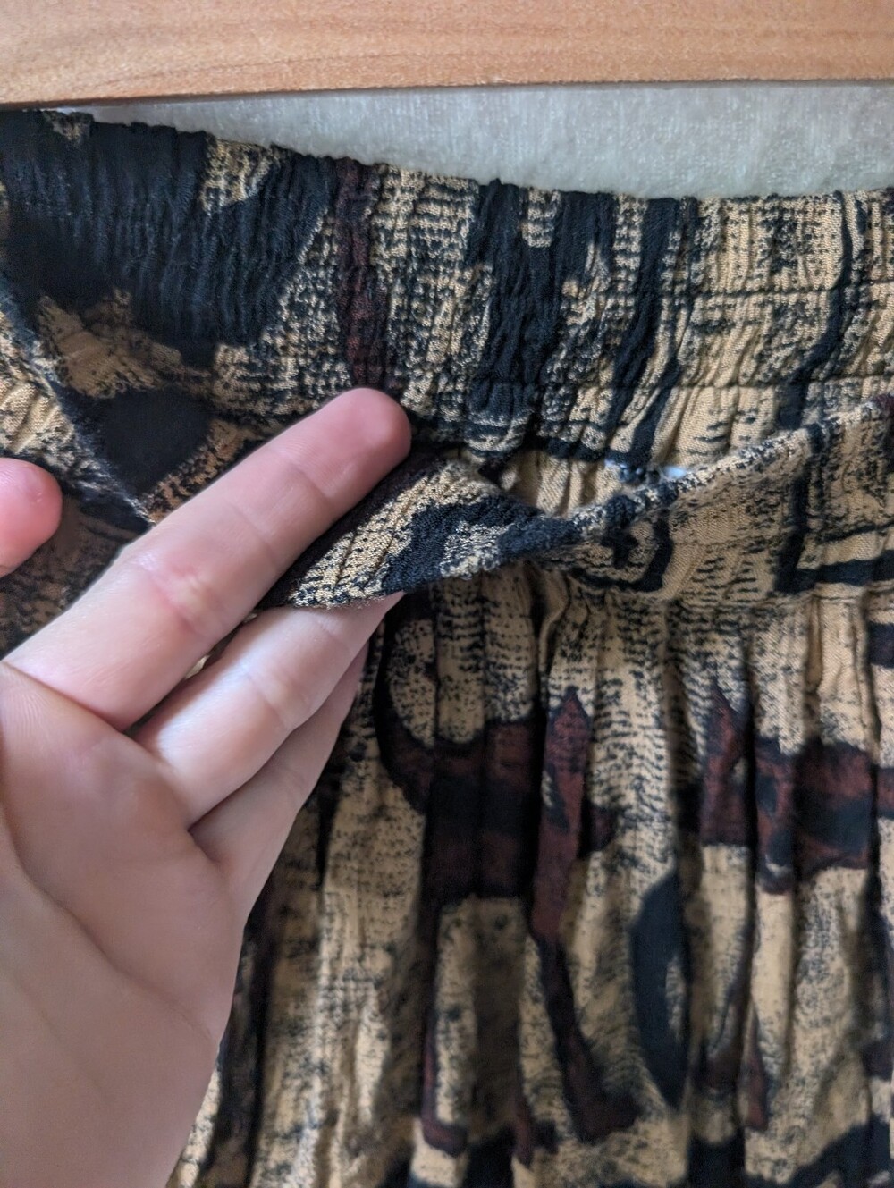 Vtg Rayon Ancient Hyroglyph Wolves Earth Tone S/M - Picture 4 of 4